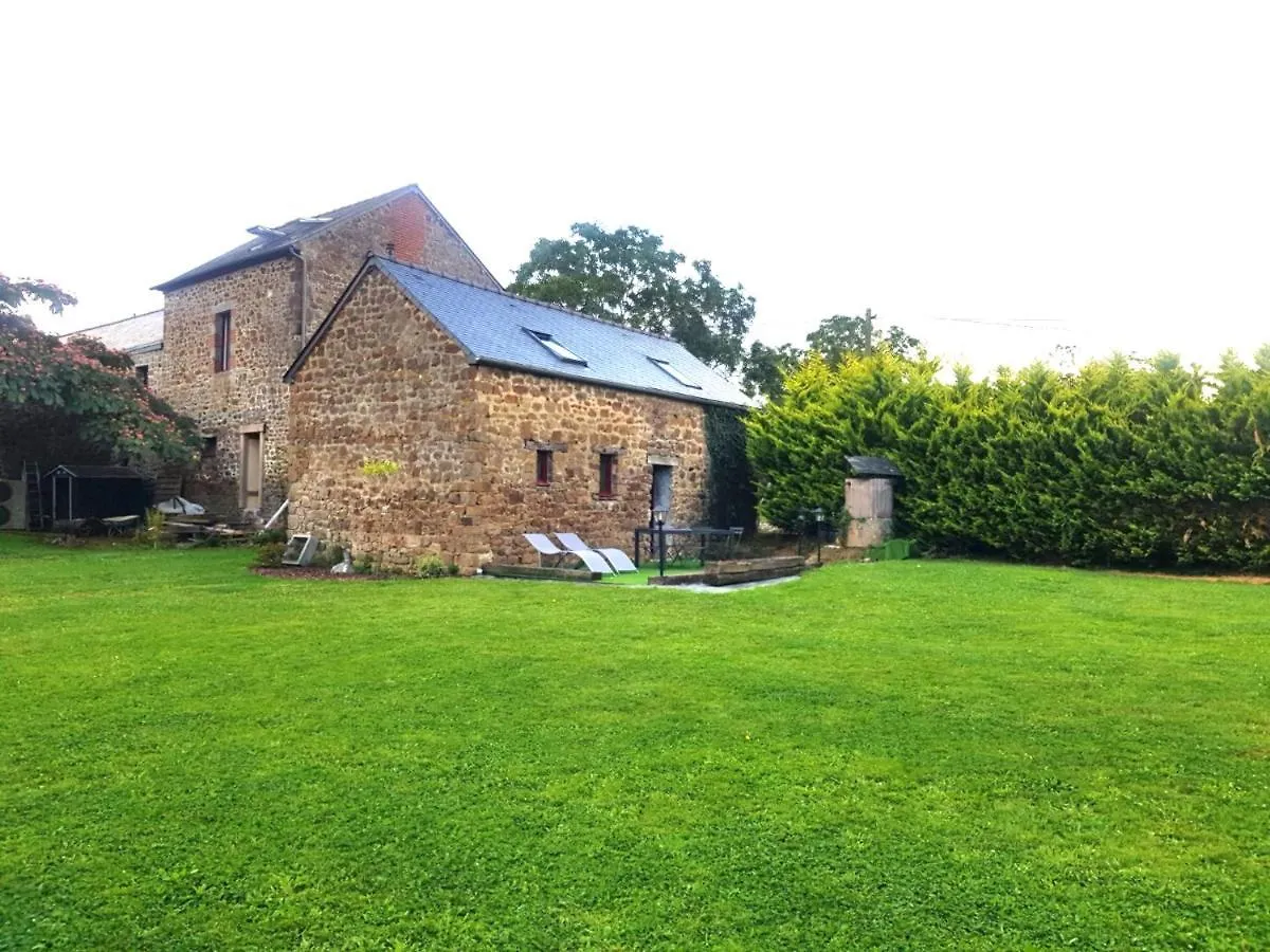 Villa Charme & Caracteres De Campagne à Tinténiac 0*,  France